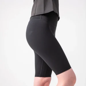 შავი შორტი