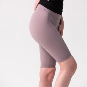 მუქი ვარდისფერი შორტი