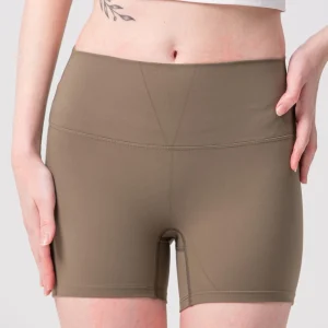 ყავისფერი შორტი