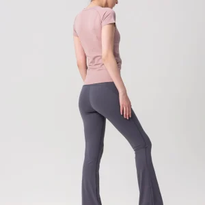 კრემისფერი მაისური